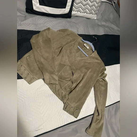 suede green BKE dressy top/jacket - Picture 2 of 7